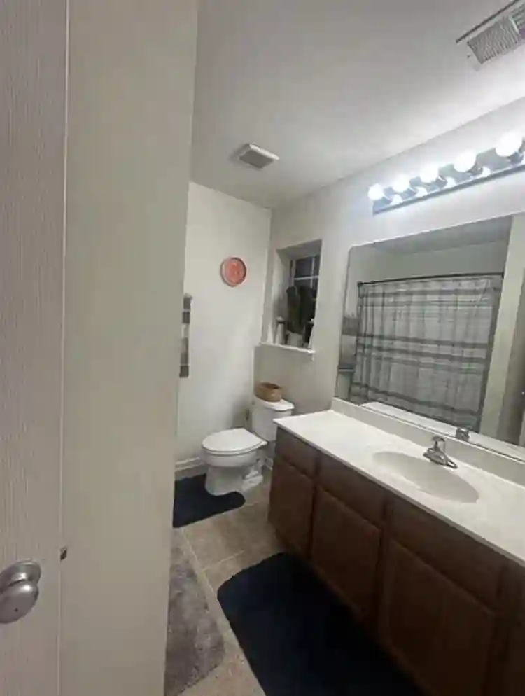 One bedroom and one full bathroom