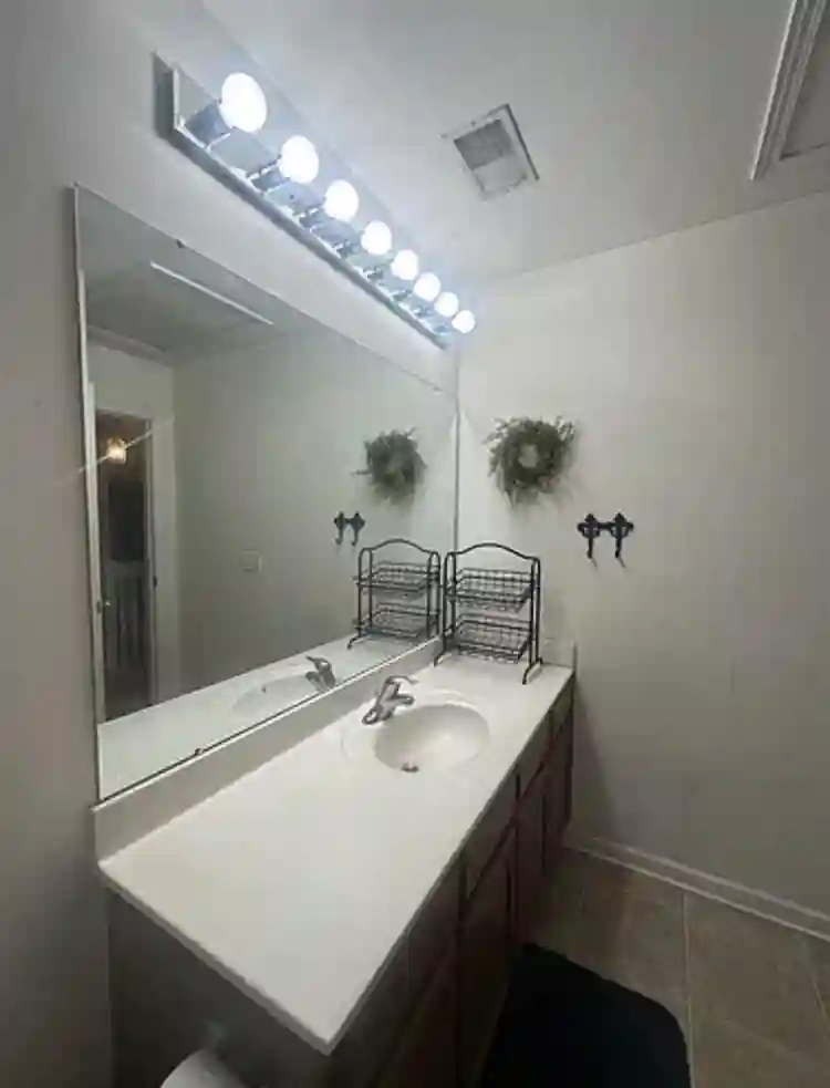 One bedroom and one full bathroom