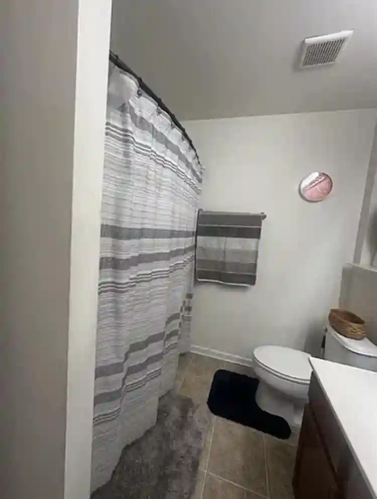 One bedroom and one full bathroom