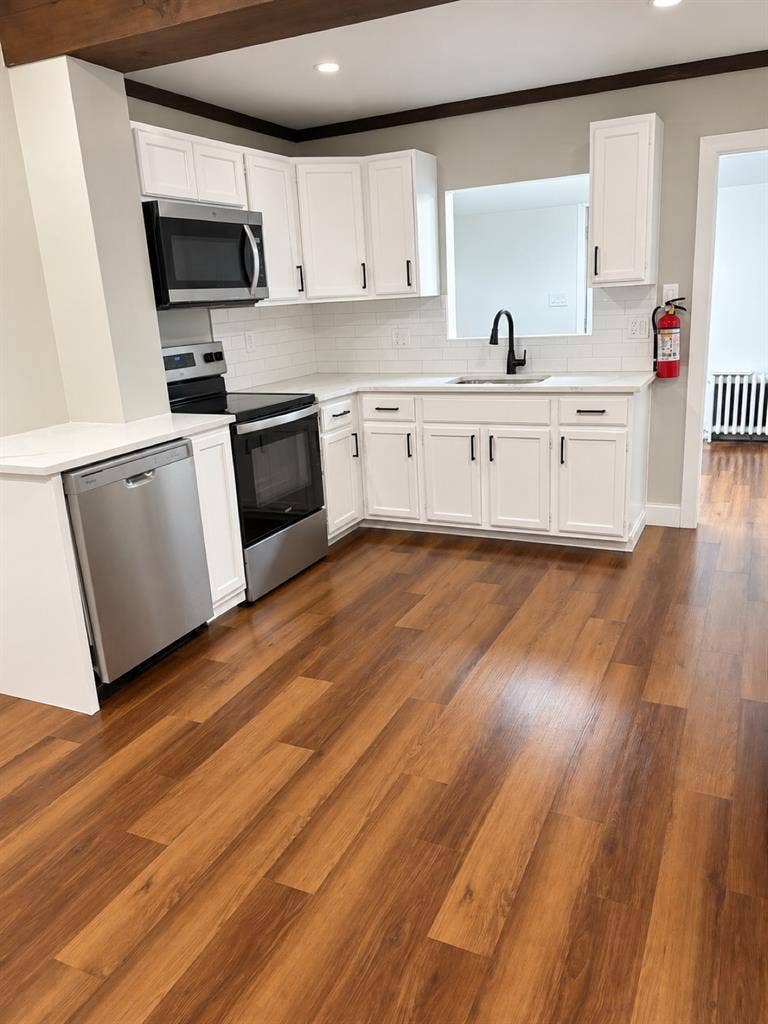 Room for Rent in Spacious 2BR/2BA