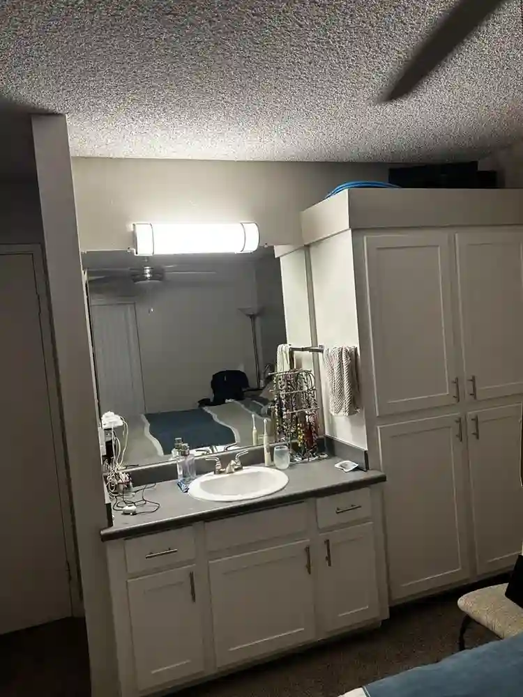 Large room in furnished apartment