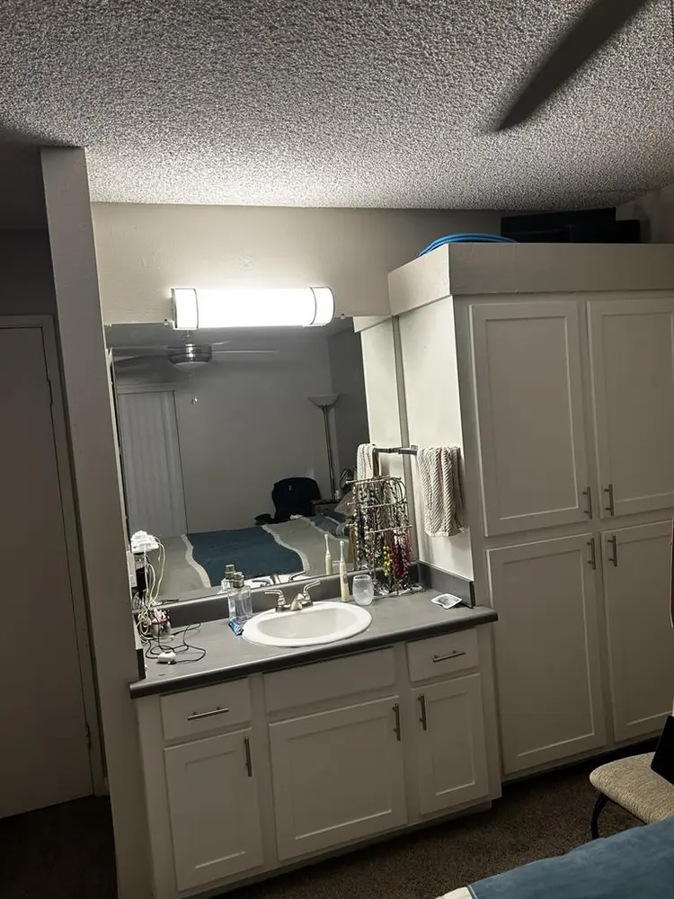 Large room in furnished apartment