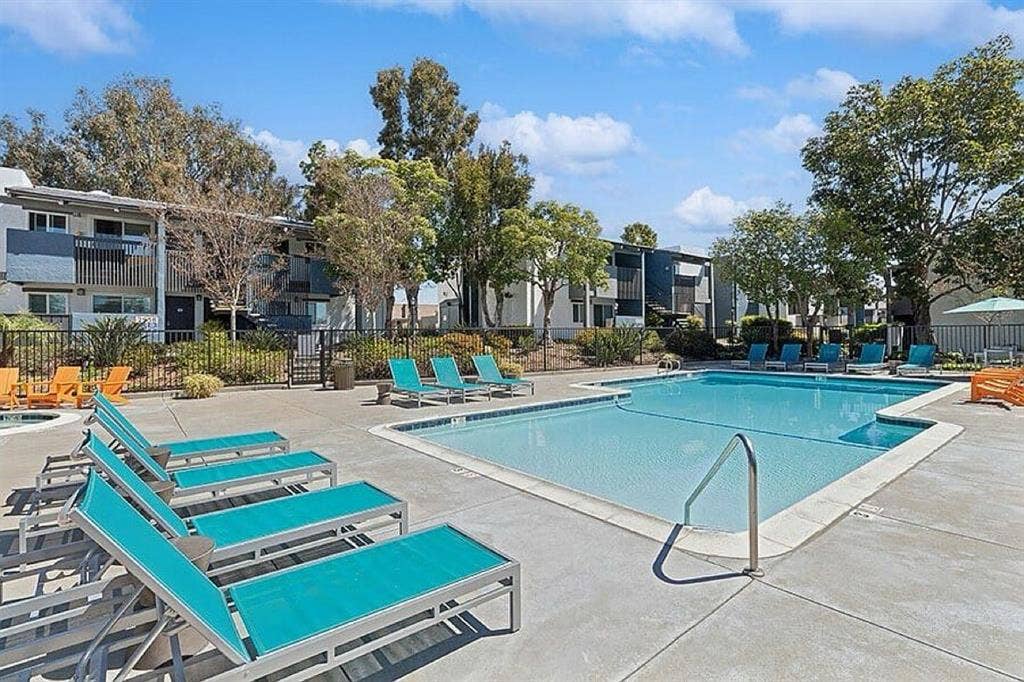 Large room in furnished apartment