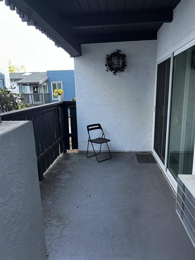 Large room in furnished apartment