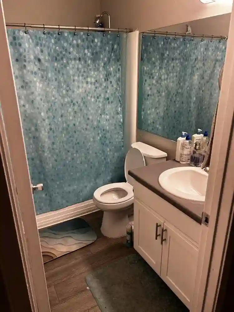 Large room in furnished apartment