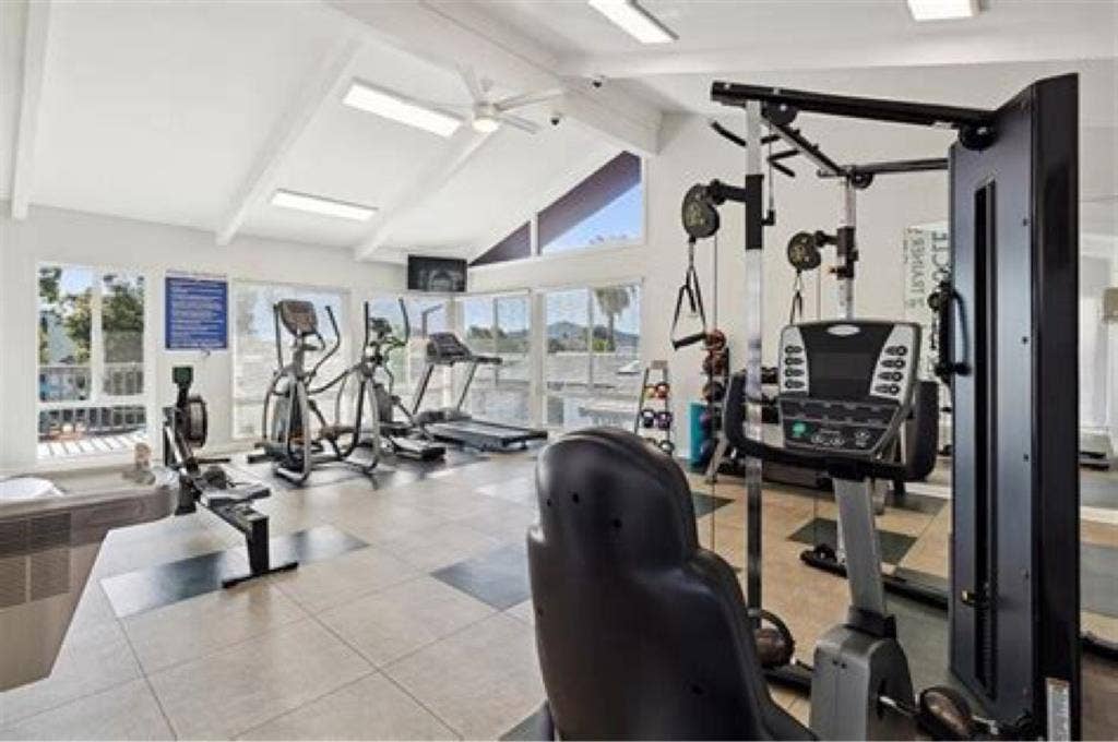 Large room in furnished apartment