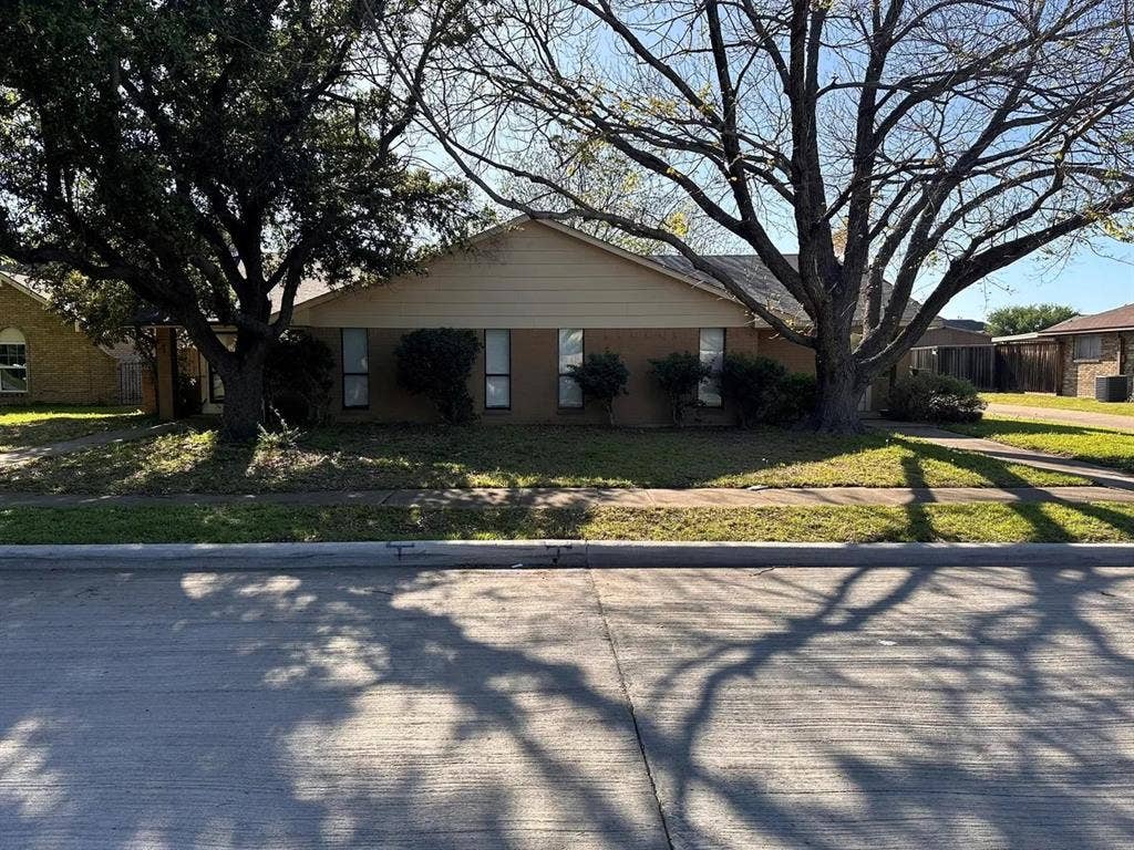 2 BR in Garland
