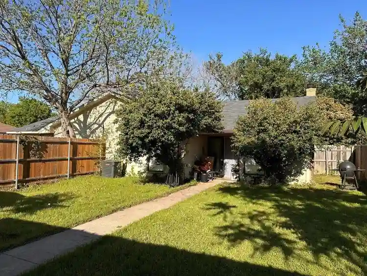 2 BR in Garland