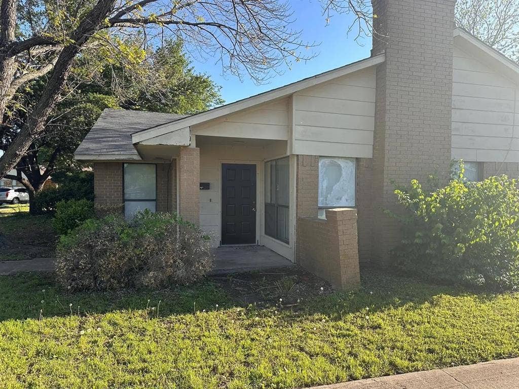 2 BR in Garland