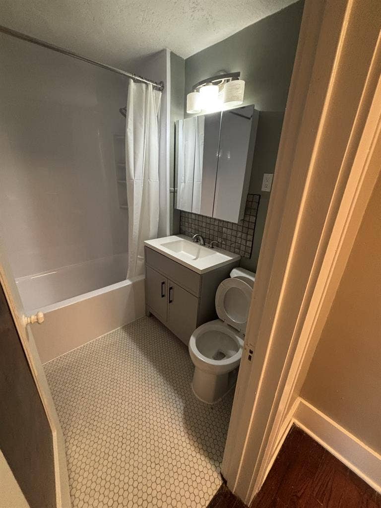 FIELD CLUB APARTMENT FOR RENT