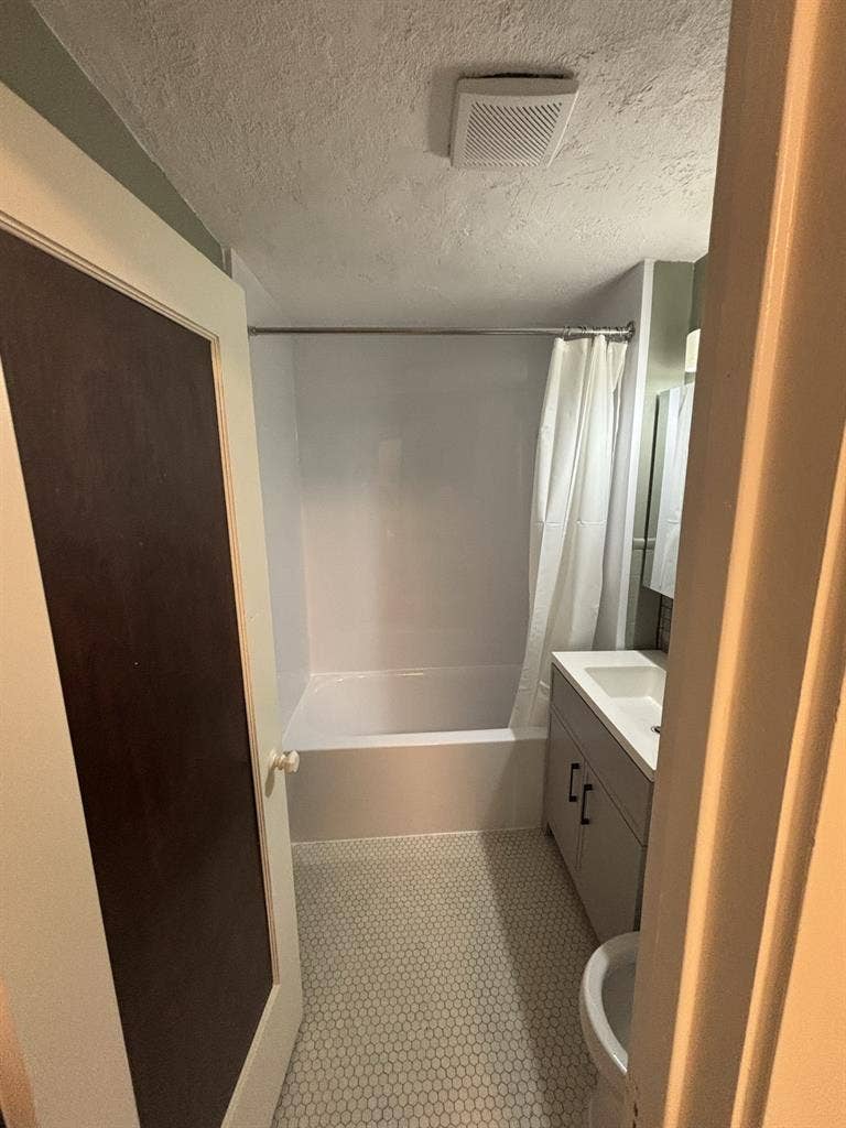 FIELD CLUB APARTMENT FOR RENT