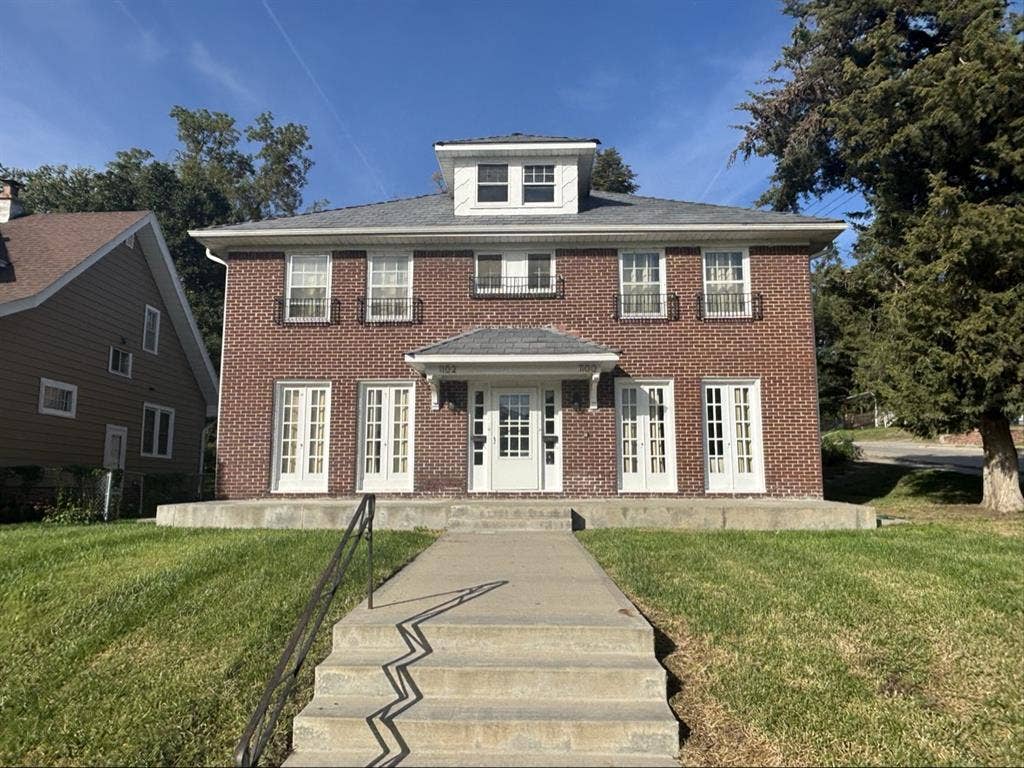 FIELD CLUB APARTMENT FOR RENT