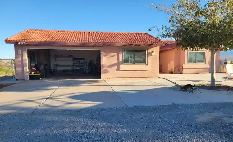 5 Bdrm W/ Large Yard & Nice People