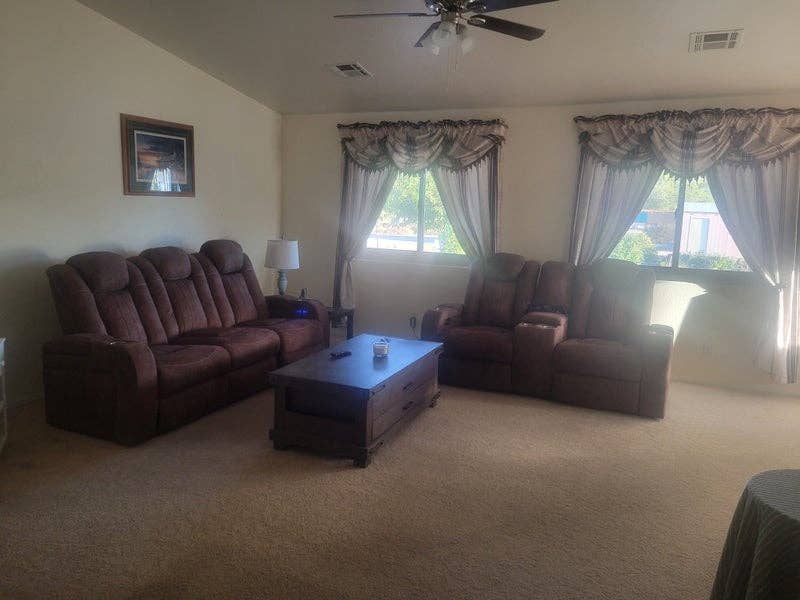 5 Bdrm W/ Large Yard & Nice People