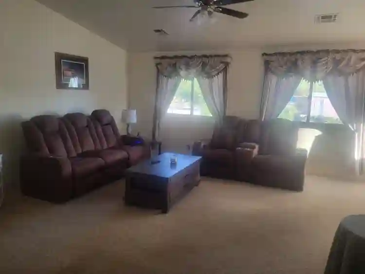 5 Bdrm W/ Large Yard & Nice People