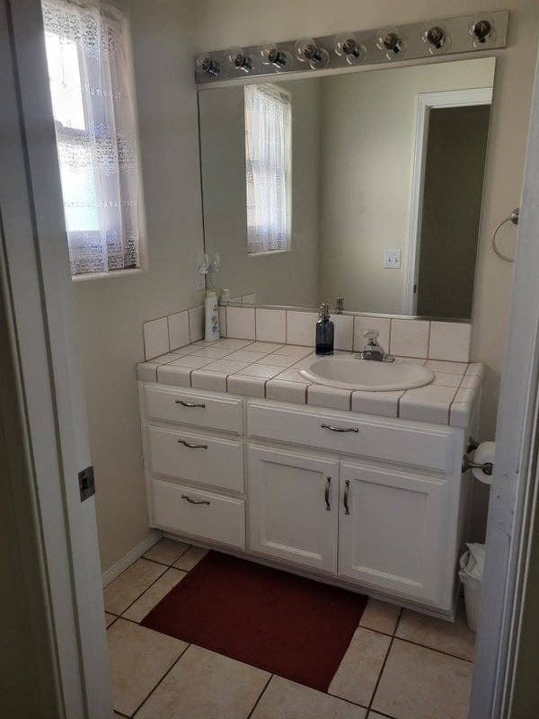 5 Bdrm W/ Large Yard & Nice People