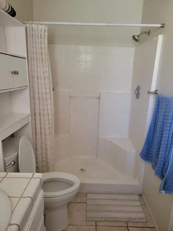 5 Bdrm W/ Large Yard & Nice People