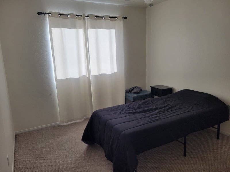 5 Bdrm W/ Large Yard & Nice People