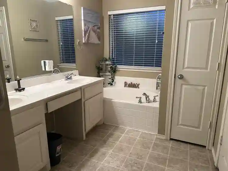 Large Master En-suite Furnished