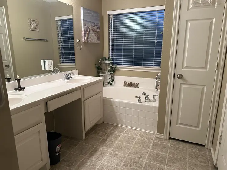 Large Master En-suite Furnished