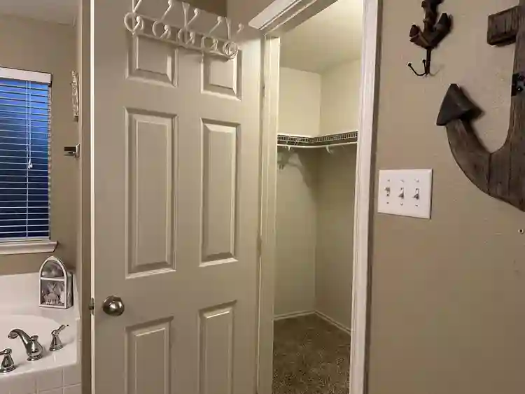 Large Master En-suite Furnished