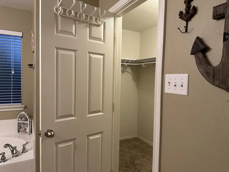 Large Master En-suite Furnished
