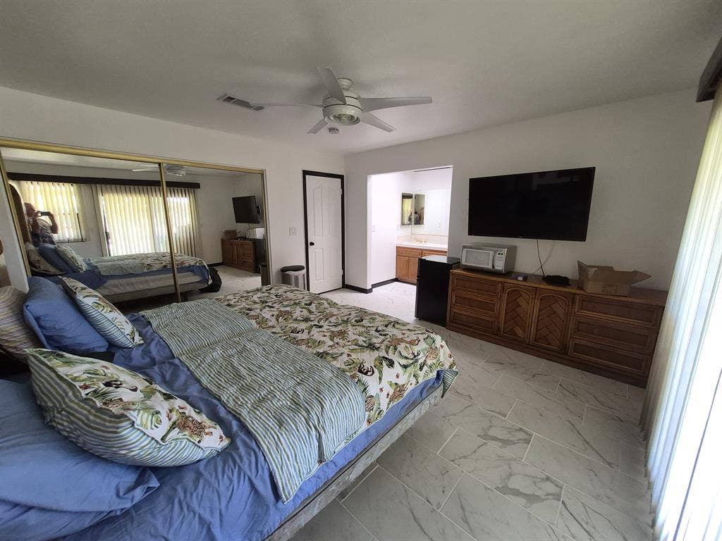 Furnished Mstr. Bdrm/Bath for lease