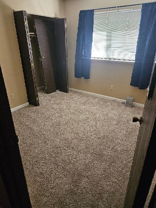 Offering this room for 900 a month