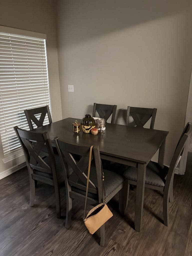 Need Female Roommate West Oak Hill