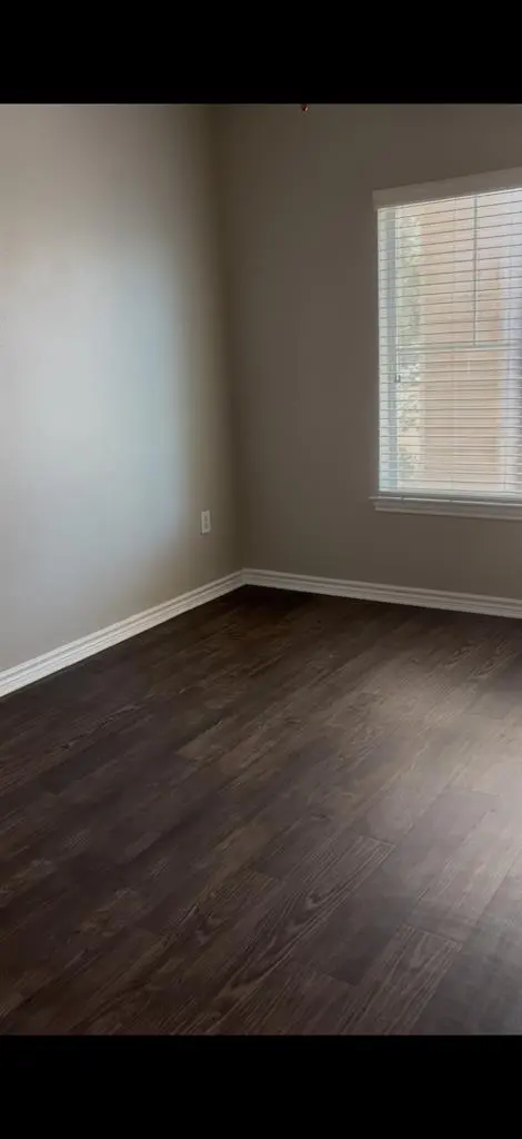 Need Female Roommate West Oak Hill