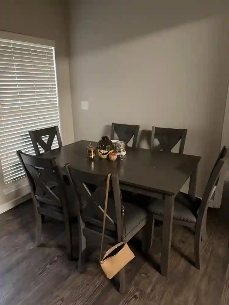 Need FEMALE Roommate West Oak Hill