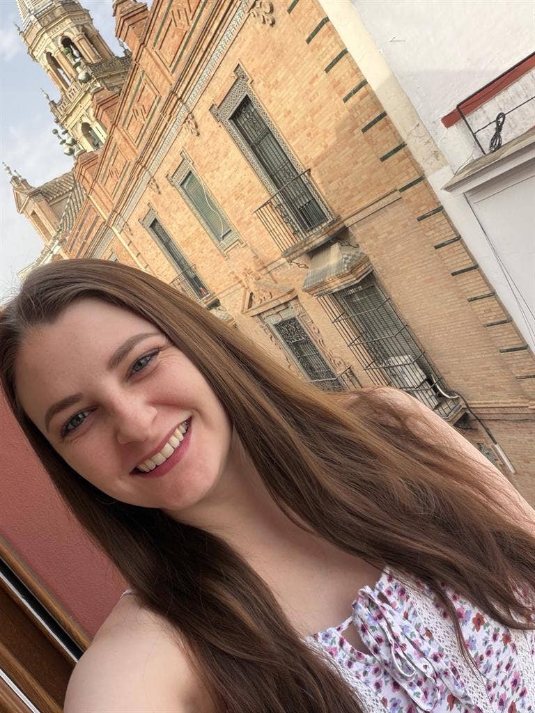 Need Female Roommate West Oak Hill