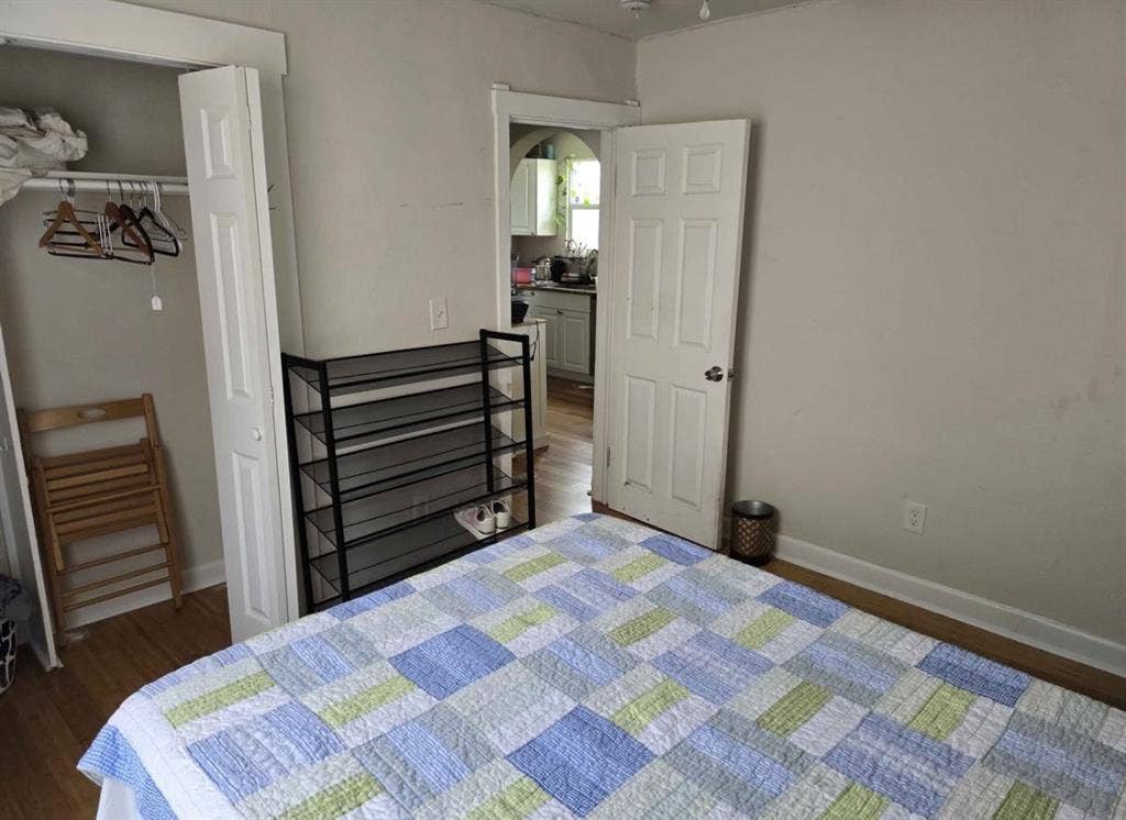 (Two) ROOMs AVAILABLE FOR RENT.