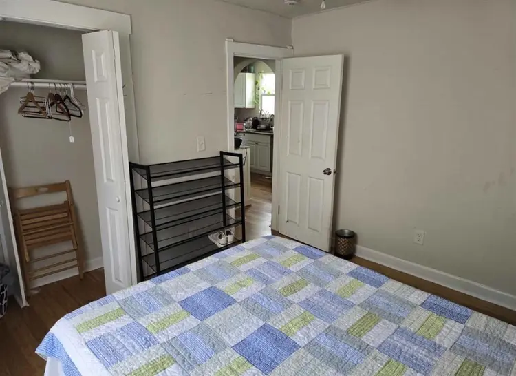 (Two) ROOMs AVAILABLE FOR RENT.