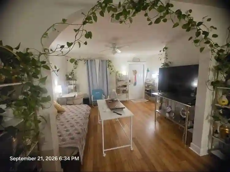 (Two) ROOMs AVAILABLE FOR RENT.