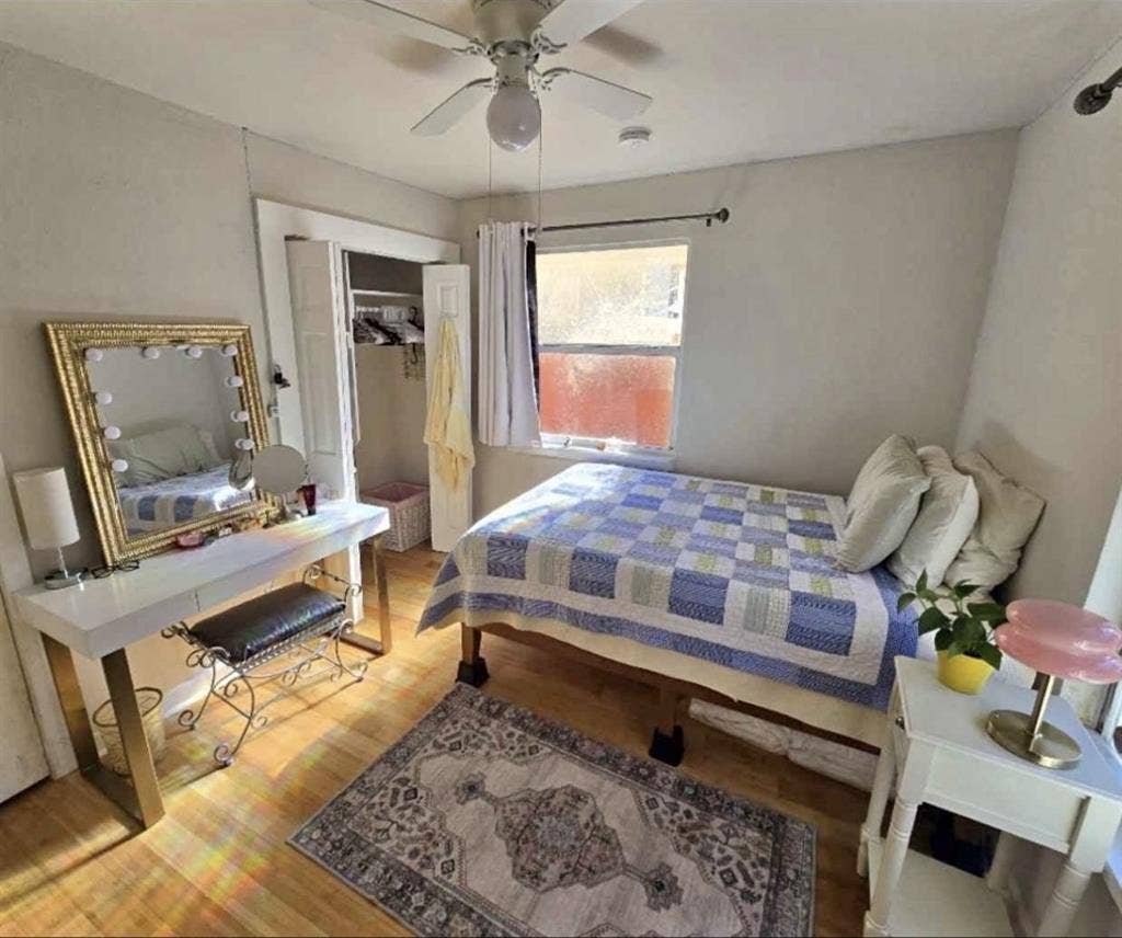 (Two) ROOMs AVAILABLE FOR RENT.