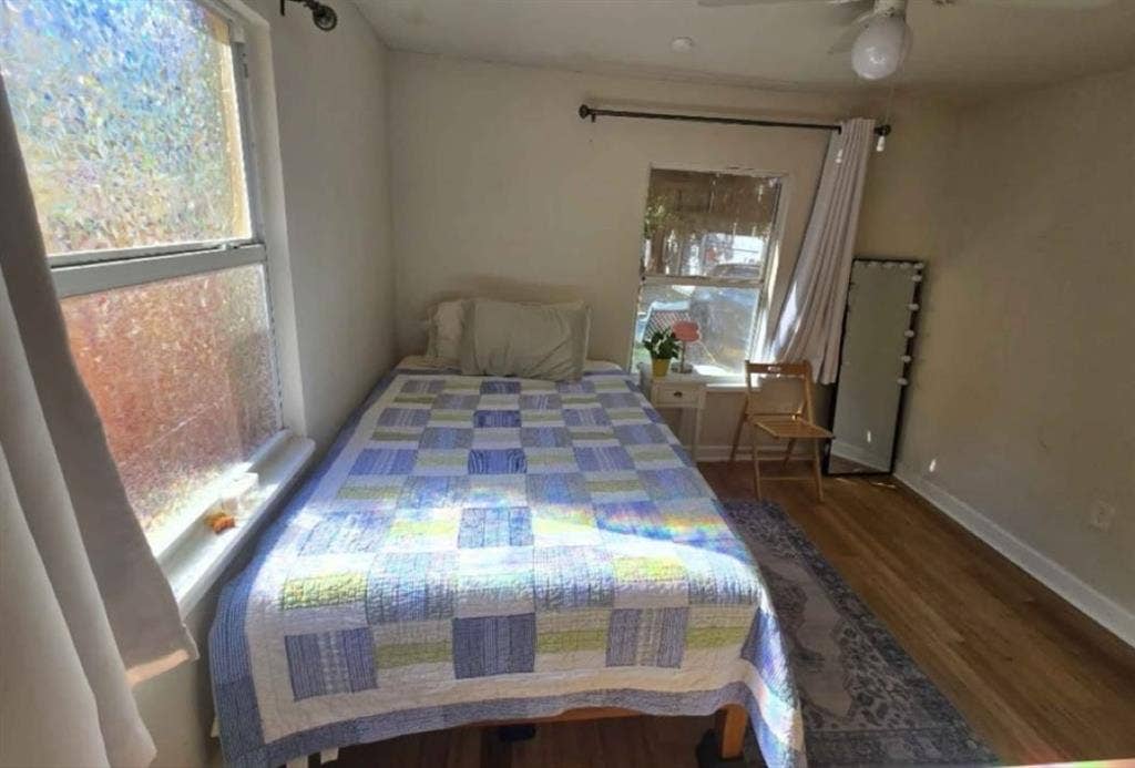 (Two) ROOMs AVAILABLE FOR RENT.