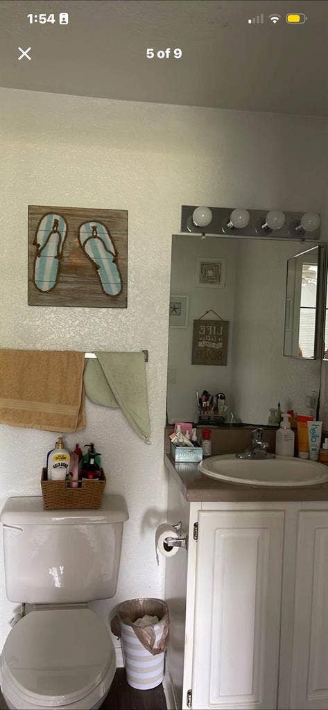 Looking for roomie (Disney area)
