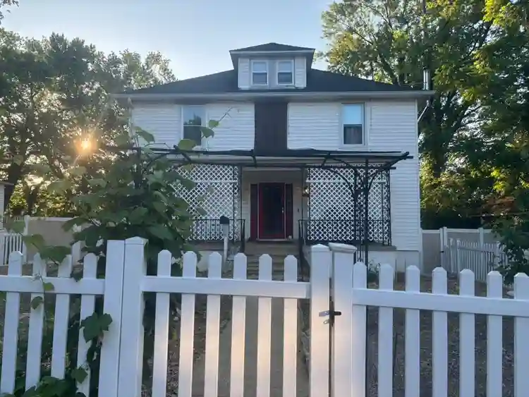 Unfurnished room $750/month