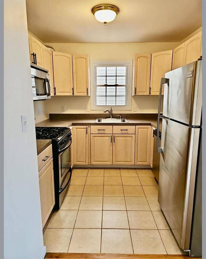 Private Room in 190 Randolph Ave