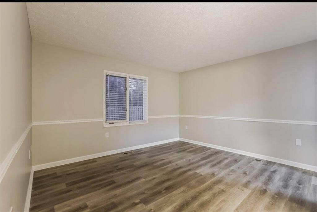 Looking for a new roommate!