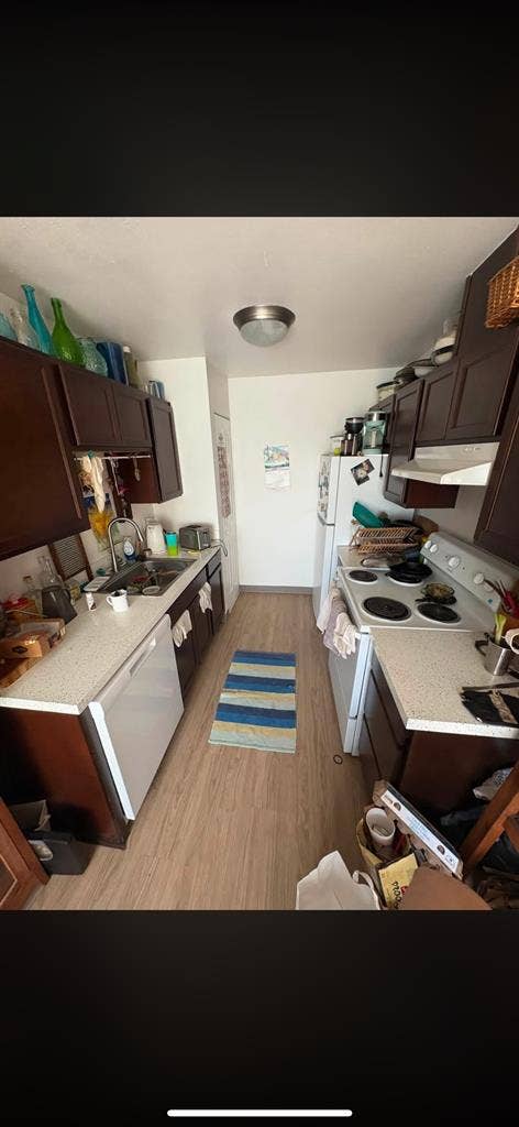 Looking for a Roomate