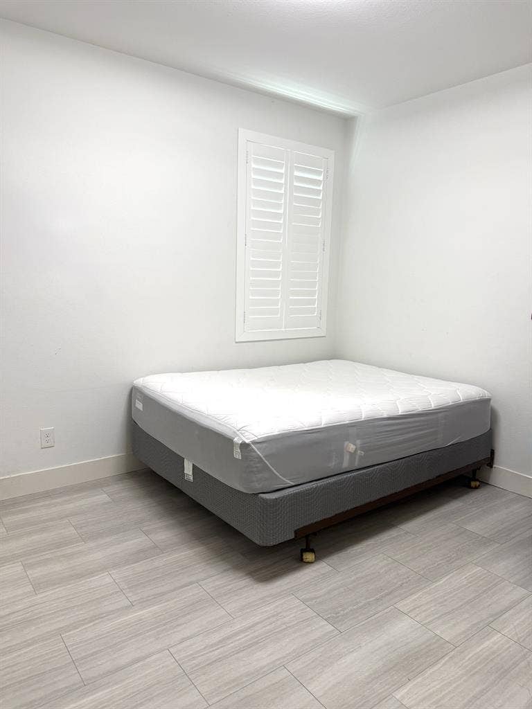 Female Tenants Spacious Clean Rooms