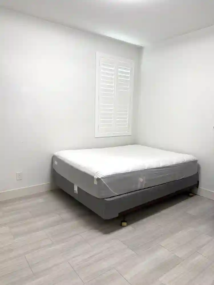 Female Tenants Spacious Clean Rooms