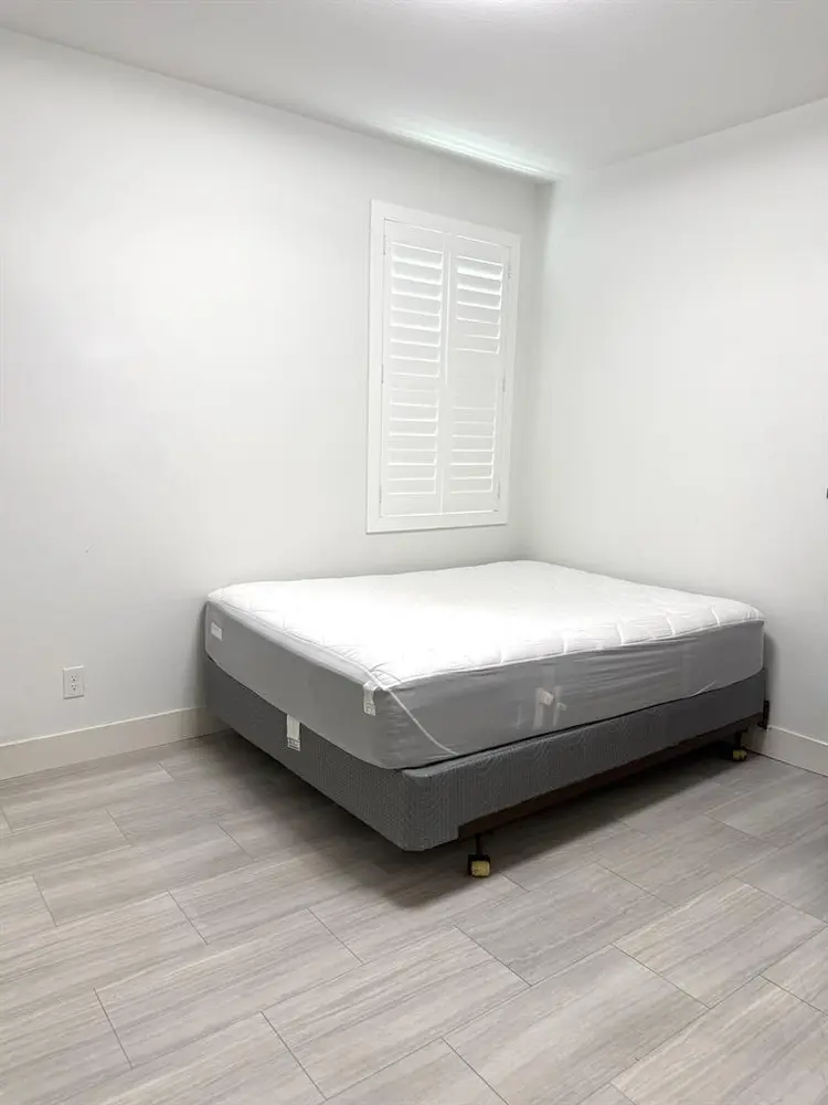 Female Tenants Spacious Clean Rooms