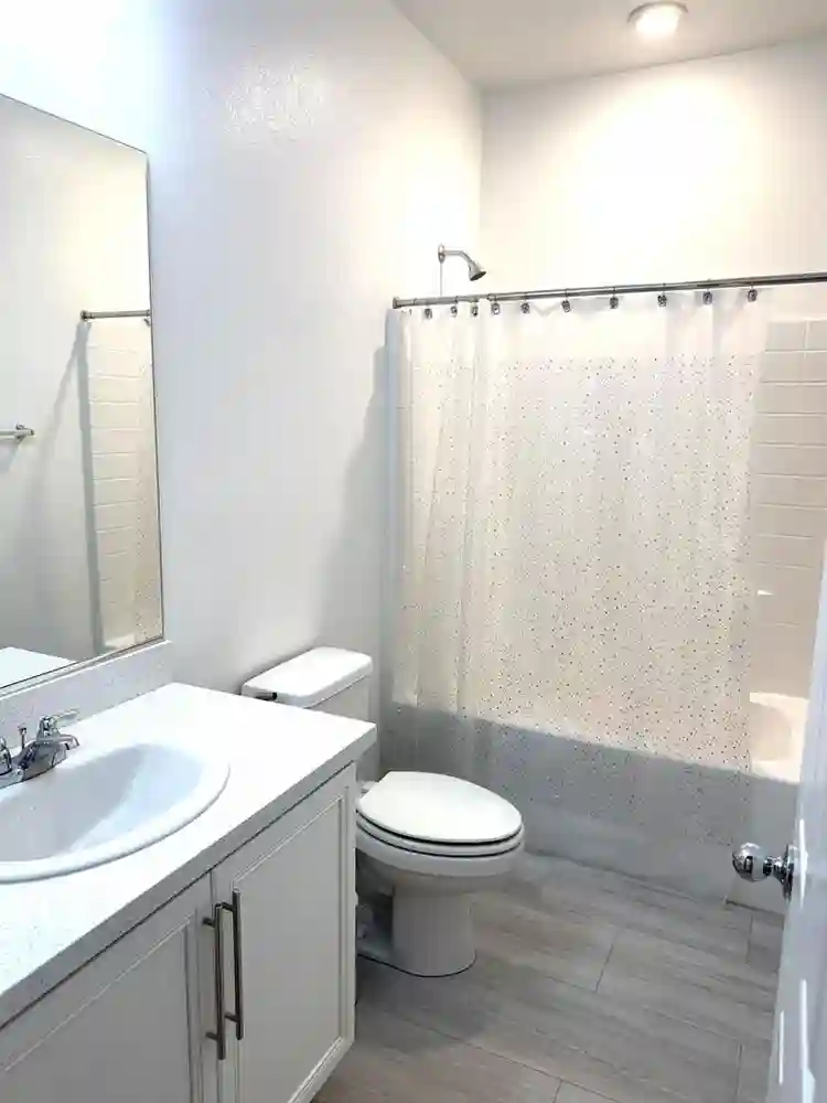 Female Tenants Spacious Clean Rooms