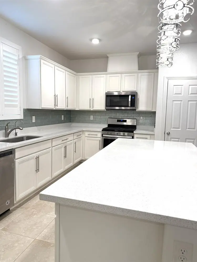 Female Tenants Spacious Clean Rooms