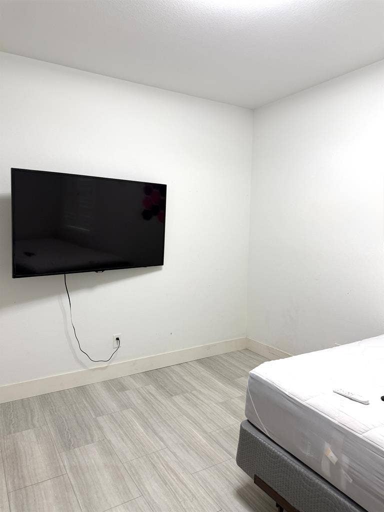 Female Tenants Spacious Clean Rooms