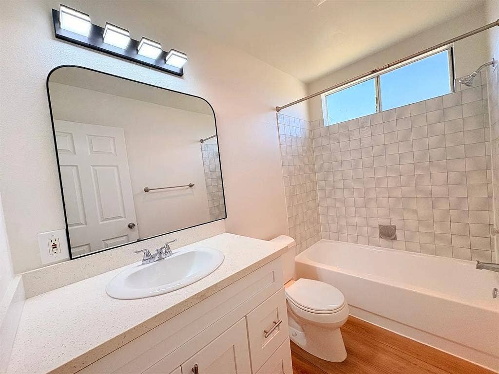 Looking for Roommate