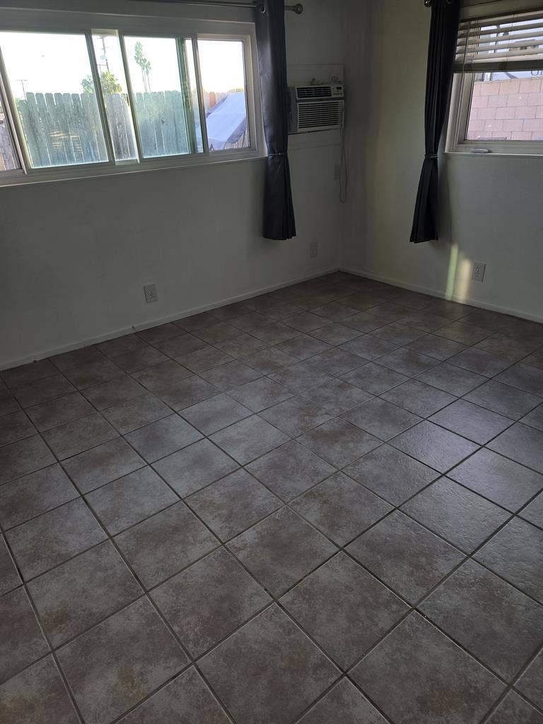 Huge Private 2-Room Suite